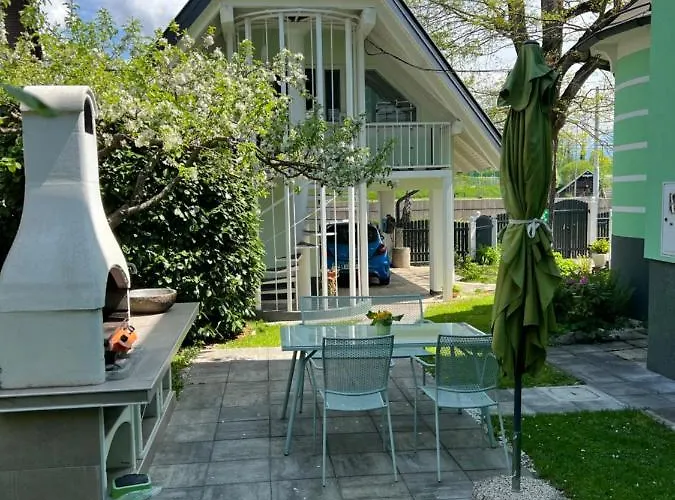 アパート With Heated Outdoor Pool レスツェ