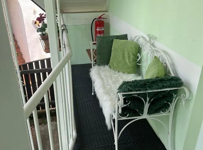 With Heated Outdoor Pool アパート レスツェ