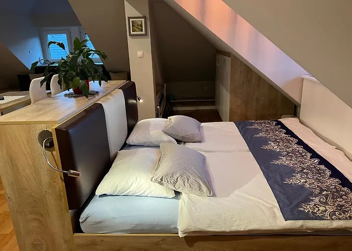 アパート With Heated Outdoor Pool レスツェ