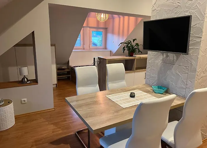 With Heated Outdoor Pool アパート レスツェ