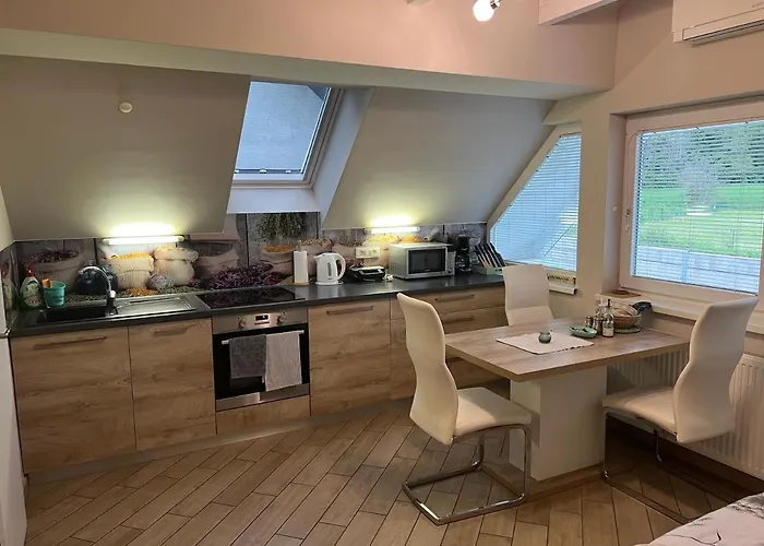 With Heated Outdoor Pool レスツェ