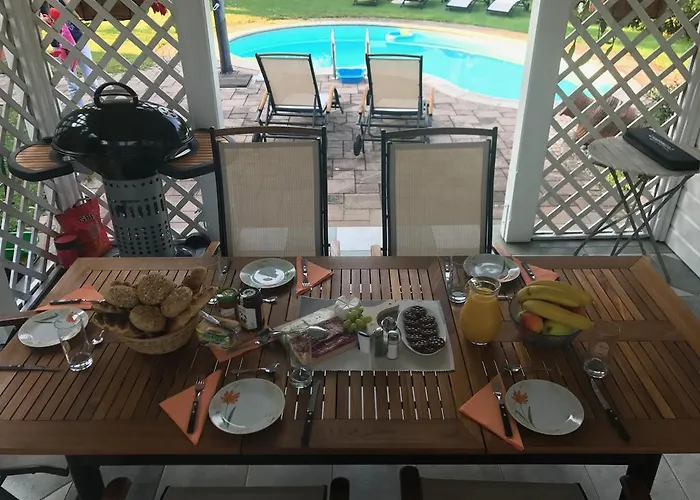 アパート With Heated Outdoor Pool レスツェ