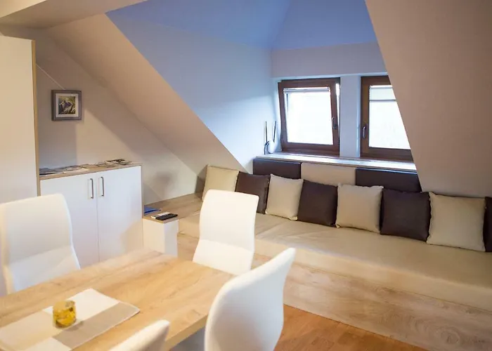 With Heated Outdoor Pool レスツェ