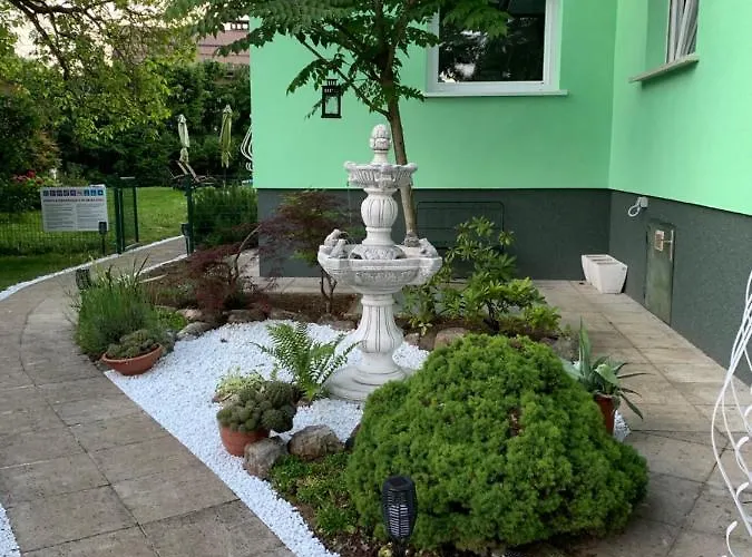 With Heated Outdoor Pool レスツェ